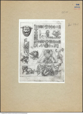 Vorderseite von Bibliotheca Hertziana [https://www.deutsche-digitale-bibliothek.de/content/lizenzen/rv-ez/] Mantegna SkizzenbuchOrnamente: Löwenmaske, Schild, Helm, Greifen - , bh095666_recto. Foto.