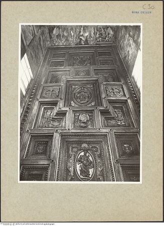 Vorderseite von ICCD [https://www.deutsche-digitale-bibliothek.de/content/lizenzen/rv-ez/] Holzdecke - Gesamtaufnahme, bh095752_recto. Foto.