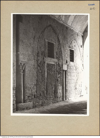 Vorderseite von Bibliotheca Hertziana [https://www.deutsche-digitale-bibliothek.de/content/lizenzen/rv-fz/] Palazzo Antignano (Museo Provinciale Campano) - Galerie des Palazzo Antignano, bh095788_recto. Foto.