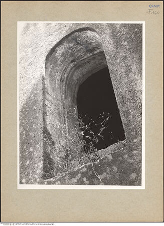 Vorderseite von Bibliotheca Hertziana [https://www.deutsche-digitale-bibliothek.de/content/lizenzen/rv-fz/] San Salvatore Maggiore a CorteLinke Seitenfassade (Südfassade) - Detail: Fenster, bh095791_recto. Foto: Hutzel, Max.