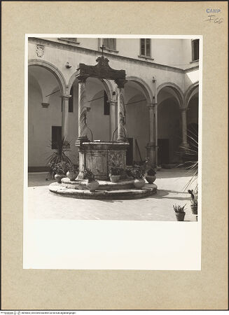 Vorderseite von Bibliotheca Hertziana [https://www.deutsche-digitale-bibliothek.de/content/lizenzen/rv-fz/] Santa Caterina - Brunnen, bh095805_recto. Foto: Hutzel, Max.
