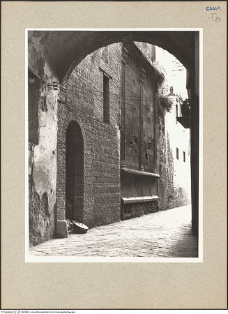 Vorderseite von Hutzel, Max [https://www.deutsche-digitale-bibliothek.de/content/lizenzen/rv-ez/] Arco di Sant'Eligio - Arco di Sant'Eligio, Innenansicht, bh095821_recto. Foto: Hutzel, Max.