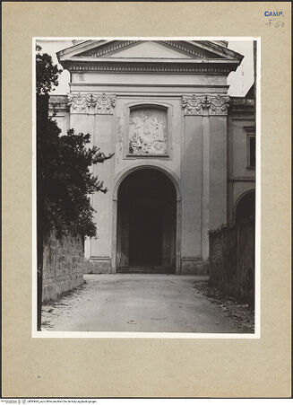 Vorderseite von Hutzel, Max [https://www.deutsche-digitale-bibliothek.de/content/lizenzen/rv-ez/] Chiesa dei Cappuccini (ex Chiesa dei Gesuiti)Hauptfassade - Gesamtansicht, bh095845_recto. Foto: Hutzel, Max.