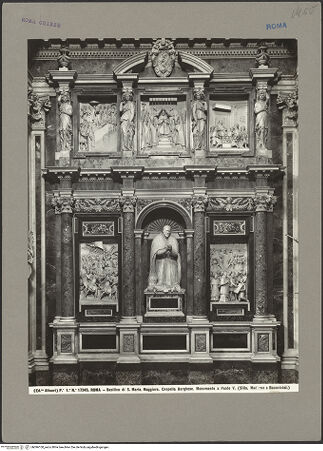 Vorderseite von Alinari  [https://www.deutsche-digitale-bibliothek.de/content/lizenzen/rv-ez/] Grabmal Pauls V. - Gesamtansicht, bh096100_recto. Foto.