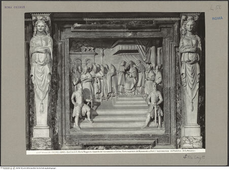 Vorderseite von Alinari [https://rightsstatements.org/page/CNE/1.0/] Grabmal Pius' V.Krönung des Papstes - , bh096128_recto. Foto.