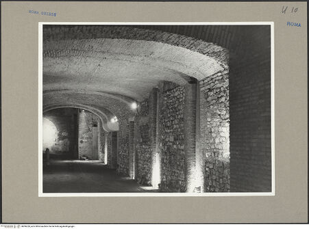 Vorderseite von Hutzel, Max [https://www.deutsche-digitale-bibliothek.de/content/lizenzen/rv-ez/] San Clemente - Mittelschiff der Unterkirche, bh096350_recto. Foto: Hutzel, Max.