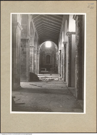 Vorderseite von Hutzel, Max [https://www.deutsche-digitale-bibliothek.de/content/lizenzen/rv-ez/] Santa CaterinaRechtes Seitenschiff - Blick zum Presbyterium, bh096774_recto. Foto: Hutzel, Max.