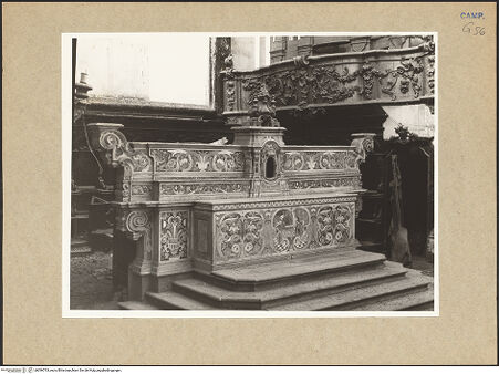 Vorderseite von Hutzel, Max [https://www.deutsche-digitale-bibliothek.de/content/lizenzen/rv-ez/] Hauptaltar mit der Verkündigung - Seitenansicht, bh096793_recto. Foto: Hutzel, Max.