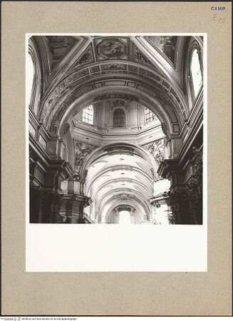 Vorderseite von Hutzel, Max [https://www.deutsche-digitale-bibliothek.de/content/lizenzen/rv-ez/] Duomo - Ansicht in Richtung Innenfassade, bh096940_recto. Foto: Hutzel, Max.