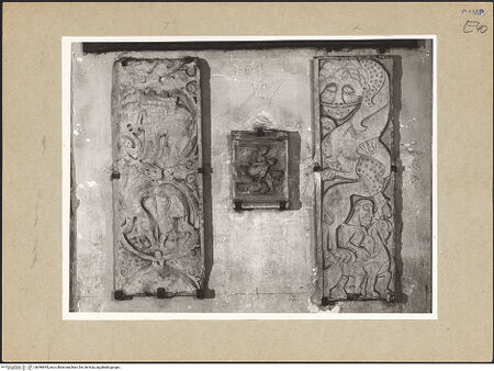 Vorderseite von Hutzel, Max [https://www.deutsche-digitale-bibliothek.de/content/lizenzen/rv-ez/] Reliefe aus dem zerstörten Hauptportal: Der heilige Georg tötet den Drachen; Elefant und Löwen - Gesamtansicht, bh096943_recto. Foto: Hutzel, Max.