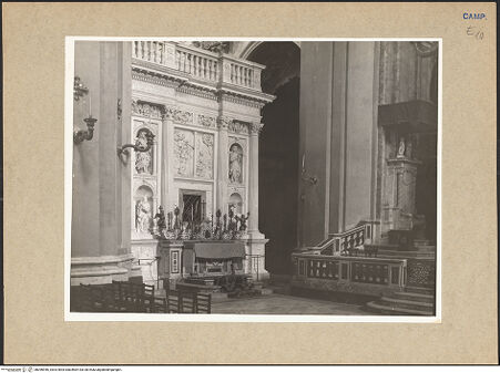 Vorderseite von Hutzel, Max [https://www.deutsche-digitale-bibliothek.de/content/lizenzen/rv-ez/] Duomo - Nordquerhausarm mit einer Reproduktion des heiligen Hauses von Loreto, bh096956_recto. Foto: Hutzel, Max.