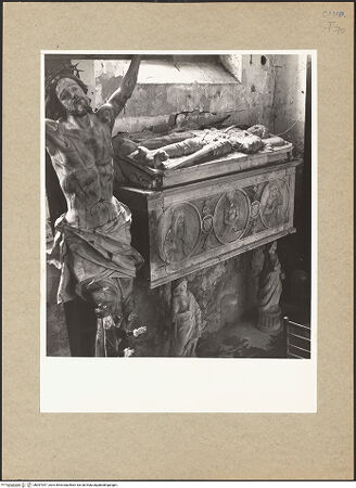 Vorderseite von Hutzel, Max [https://www.deutsche-digitale-bibliothek.de/content/lizenzen/rv-ez/] Grabmal des Antonio de Azzia (de Accia,  gest. 1478) - Ansicht von oben, bh097047_recto. Foto: Hutzel, Max.