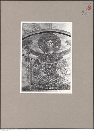 Vorderseite von Bibliotheca Hertziana [https://www.deutsche-digitale-bibliothek.de/content/lizenzen/rv-fz/] PortalUntere Lünette: Erzengel Michael als Halbfigur - Erzengel Michael, Detail, bh099688_recto. Foto.