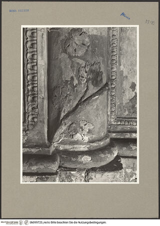 Vorderseite von ICCD [https://www.deutsche-digitale-bibliothek.de/content/lizenzen/rv-ez/] Santa Maria in AracoeliCappella di San Diego - Detail: Säule und Säulenbasis, rechts vom Eingang, bh099720_recto. Foto.