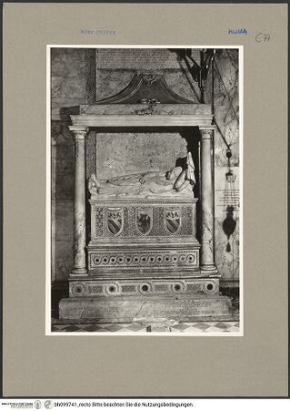 Vorderseite von ICCD [https://www.deutsche-digitale-bibliothek.de/content/lizenzen/rv-ez/] Grabmal von Papst Honorius IV. - Gesamtansicht, bh099741_recto. Foto.