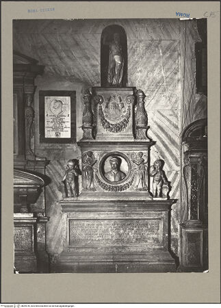 Vorderseite von ICCD [https://www.deutsche-digitale-bibliothek.de/content/lizenzen/rv-ez/] Grabmal für den Astronomen Lodovico Grato Margani (gest. 1520) - Gesamtansicht, bh099749_recto. Foto.