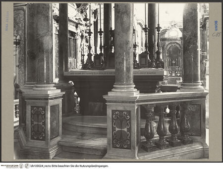 Vorderseite von ICCD [https://www.deutsche-digitale-bibliothek.de/content/lizenzen/rv-ez/] Tempietto der heiligen Helena - Detail: Balustrade, bh100024_recto. Foto.