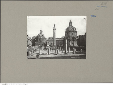 Vorderseite von ICCD [https://www.deutsche-digitale-bibliothek.de/content/lizenzen/rv-ez/] TrajansforumBasilica Ulpia - Trajanssäule, Santa Maria di Loreto und Chiesa del Santissimo Nome di Maria al Foro Traiano, bh100512_recto. Foto.