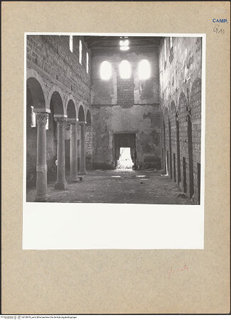 Vorderseite von Bibliotheca Hertziana [https://www.deutsche-digitale-bibliothek.de/content/lizenzen/rv-fz/] San Pietro ad Montes - Blick in Richtung Innenfassade, bh100619_recto. Foto.