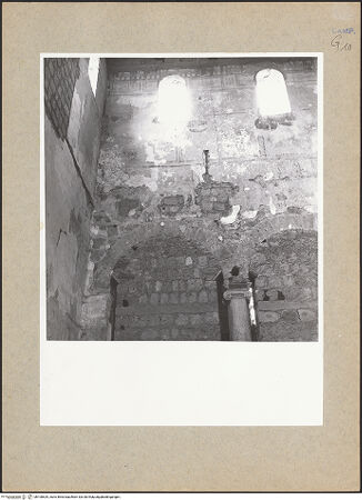 Vorderseite von Hutzel, Max [https://www.deutsche-digitale-bibliothek.de/content/lizenzen/rv-ez/] San Pietro ad Montes - Mittelschiff, nordwestliche Ecke, bh100629_recto. Foto: Hutzel, Max.