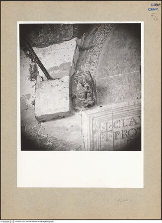 Vorderseite von Hutzel, Max [https://www.deutsche-digitale-bibliothek.de/content/lizenzen/rv-ez/] Hauptportal - Linke Konsole, bh100658_recto. Foto: Hutzel, Max.