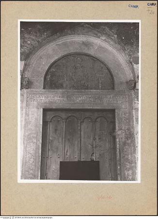 Vorderseite von Hutzel, Max [https://www.deutsche-digitale-bibliothek.de/content/lizenzen/rv-ez/] Hauptportal - Teilansicht, bh100659_recto. Foto: Hutzel, Max.