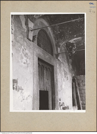 Vorderseite von Hutzel, Max [https://www.deutsche-digitale-bibliothek.de/content/lizenzen/rv-ez/] San Pietro ad MontesWestfassade - Atrium, Innenansicht mit Hauptportal, bh100666_recto. Foto: Hutzel, Max.