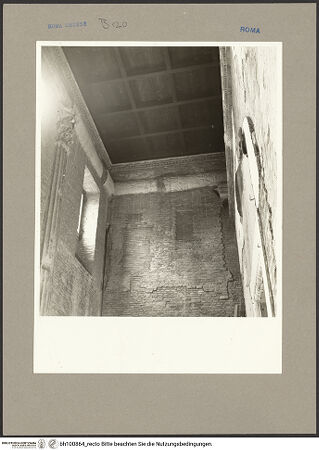 Vorderseite von Hutzel, Max [https://www.deutsche-digitale-bibliothek.de/content/lizenzen/rv-fz/] Sant'Urbano alla CaffarellaPronaos - Westseite (verbauter Zustand), bh100864_recto. Foto: Hutzel, Max.