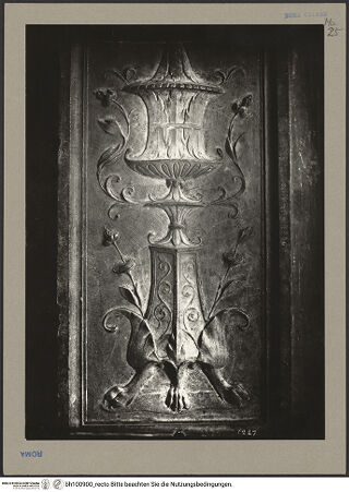 Vorderseite von ICCD [https://www.deutsche-digitale-bibliothek.de/content/lizenzen/rv-ez/] Grabmal des Pietro da Vicenza Bischof von Cesena - Detail: Zierfeld, bh100900_recto. Foto.