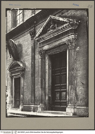 Vorderseite von ICCD [https://www.deutsche-digitale-bibliothek.de/content/lizenzen/rv-ez/] Santa Maria dell'AnimaFassade - Untergeschoss, linke und mittlere Achse, bh100901_recto. Foto.