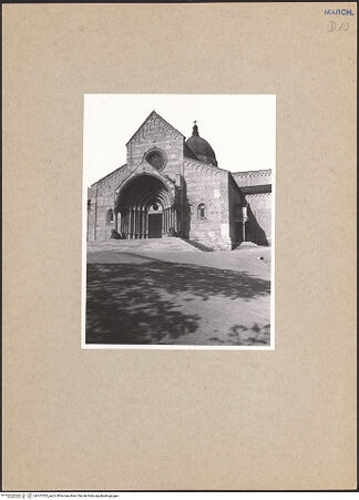 Vorderseite von ICCD [https://www.deutsche-digitale-bibliothek.de/content/lizenzen/rv-ez/] DuomoWestfassade - Seitenansicht (von Süden), bh101022_recto. Foto.