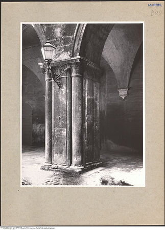 Vorderseite von ICCD [https://www.deutsche-digitale-bibliothek.de/content/lizenzen/rv-ez/] Palazzo del Governo - Ostportikus, Pfeiler, bh101188_recto. Foto.