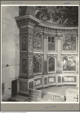 Vorderseite von ICCD [https://www.deutsche-digitale-bibliothek.de/content/lizenzen/rv-ez/] Santi Quattro CoronatiInneresCappella Maggiore - Blick in die Chorkapelle (linke Hälfte), bh101525_recto. Foto.