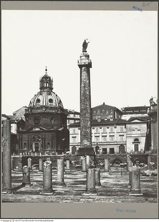 Vorderseite von ICCD [https://www.deutsche-digitale-bibliothek.de/content/lizenzen/rv-ez/] TrajansforumBasilica Ulpia - Trajanssäule und Santa Maria di Loreto, bh101577_recto. Foto.