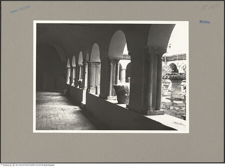 Vorderseite von ICCD [https://www.deutsche-digitale-bibliothek.de/content/lizenzen/rv-ez/] Santi Quattro CoronatiInneres - Blick von Innen auf Arkatur, bh101585_recto. Foto.