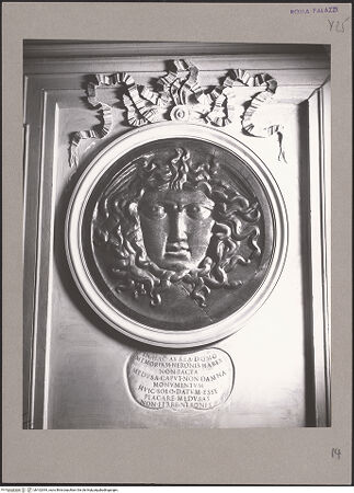 Vorderseite von Archivio Fotografico Musei Vaticani [https://www.deutsche-digitale-bibliothek.de/content/lizenzen/rv-ez/] Gorgoneion - , bh102394_recto. Foto.