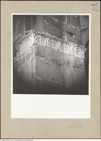 Vorderseite von Hutzel, Max [https://www.deutsche-digitale-bibliothek.de/content/lizenzen/rv-ez/] Kapitelle der Nordarkade und des NordseitenschiffesKapitell des Pfeilers - Seitenansicht, bh102497_recto. Foto: Hutzel, Max.