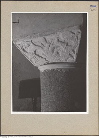 Vorderseite von Hutzel, Max [https://www.deutsche-digitale-bibliothek.de/content/lizenzen/rv-ez/] San Michele a Corte - Arkade, Detail: Säule mit Kapitell, bh102503_recto. Foto: Hutzel, Max.