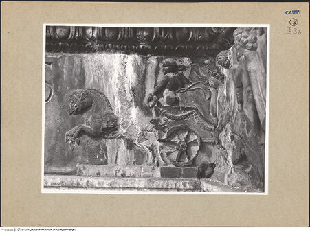 Vorderseite von ICCD [https://www.deutsche-digitale-bibliothek.de/content/lizenzen/rv-ez/] Triumphbogen Alfonsos VFries mit Putten, Herkulesszenen und Inschrift - Wagenlenker rechts, bh102845_recto. Foto.