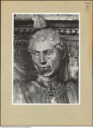 Vorderseite von ICCD [https://www.deutsche-digitale-bibliothek.de/content/lizenzen/rv-ez/] Triumphbogen Alfonsos VTriumphaler Einzug Alfons V. in NeapelAlfons V. auf dem Triumphwagen thronend - Baldachinträger, Detail: Kopf, bh102855_recto. Foto.