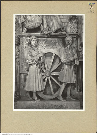 Vorderseite von ICCD [https://www.deutsche-digitale-bibliothek.de/content/lizenzen/rv-ez/] Triumphbogen Alfonsos VTriumphaler Einzug Alfons V. in NeapelAlfons V. auf dem Triumphwagen thronend - Triumphwagen und zwei Baldachinträger, bh102857_recto. Foto.