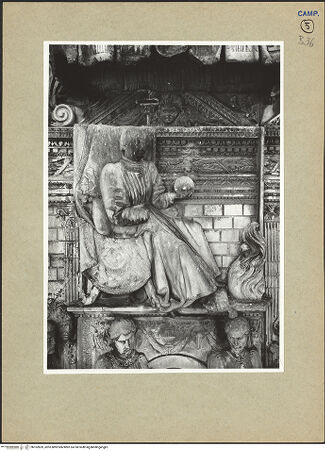 Vorderseite von ICCD [https://www.deutsche-digitale-bibliothek.de/content/lizenzen/rv-ez/] Triumphbogen Alfonsos VTriumphaler Einzug Alfons V. in NeapelAlfons V. auf dem Triumphwagen thronend - Detail: Alfons V., bh102859_recto. Foto.