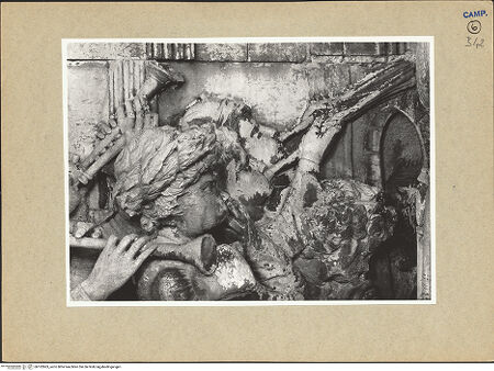 Vorderseite von ICCD [https://www.deutsche-digitale-bibliothek.de/content/lizenzen/rv-ez/] Triumphbogen Alfonsos VTriumphaler Einzug Alfons V. in NeapelMusikantengruppe - Detail: Köpfe, bh102863_recto. Foto.