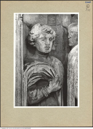 Vorderseite von ICCD [https://www.deutsche-digitale-bibliothek.de/content/lizenzen/rv-ez/] Triumphbogen Alfonsos VTriumphaler Einzug Alfons V. in NeapelRepräsentanten der neapolitanischen Bevölkerung - Figur links, Detail: Oberkörper, bh102875_recto. Foto.