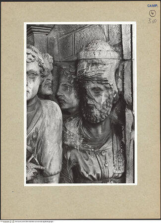 Vorderseite von ICCD [https://www.deutsche-digitale-bibliothek.de/content/lizenzen/rv-ez/] Triumphbogen Alfonsos VTriumphaler Einzug Alfons V. in NeapelGesandtschaft der Tunesier - Bärtige Figur rechts, Detail: Oberkörper, bh102878_recto. Foto.