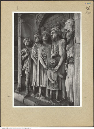 Vorderseite von ICCD [https://www.deutsche-digitale-bibliothek.de/content/lizenzen/rv-ez/] Triumphbogen Alfonsos VTriumphaler Einzug Alfons V. in NeapelRepräsentanten der neapolitanischen Bevölkerung - Ansicht von rechts, bh102881_recto. Foto.