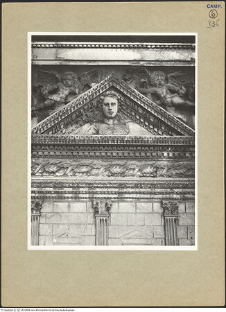 Vorderseite von ICCD [https://www.deutsche-digitale-bibliothek.de/content/lizenzen/rv-ez/] Triumphbogen Alfonsos VTriumphaler Einzug Alfons V. in NeapelAlfons V. auf dem Triumphwagen thronend - Ädikula, Detail, bh102888_recto. Foto.