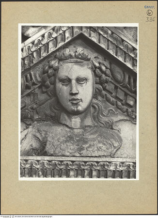 Vorderseite von ICCD [https://www.deutsche-digitale-bibliothek.de/content/lizenzen/rv-ez/] Triumphbogen Alfonsos VTriumphaler Einzug Alfons V. in NeapelAlfons V. auf dem Triumphwagen thronend - Ädikula, Detail: Giebel, bh102889_recto. Foto.