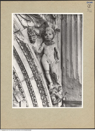 Vorderseite von ICCD [https://www.deutsche-digitale-bibliothek.de/content/lizenzen/rv-ez/] Triumphbogen Alfonsos VOberer BogenViktorien und Putten mit Füllhörnern - rechter Putto, bh102890_recto. Foto.