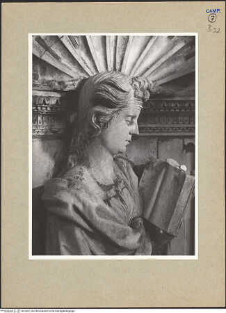 Vorderseite von ICCD [https://www.deutsche-digitale-bibliothek.de/content/lizenzen/rv-ez/] Triumphbogen Alfonsos VPrudentia - Detail: Kopf, bh102897_recto. Foto.